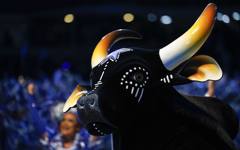 Boi Caprichoso começa a levar esculturas e módulos para Bumbódromo