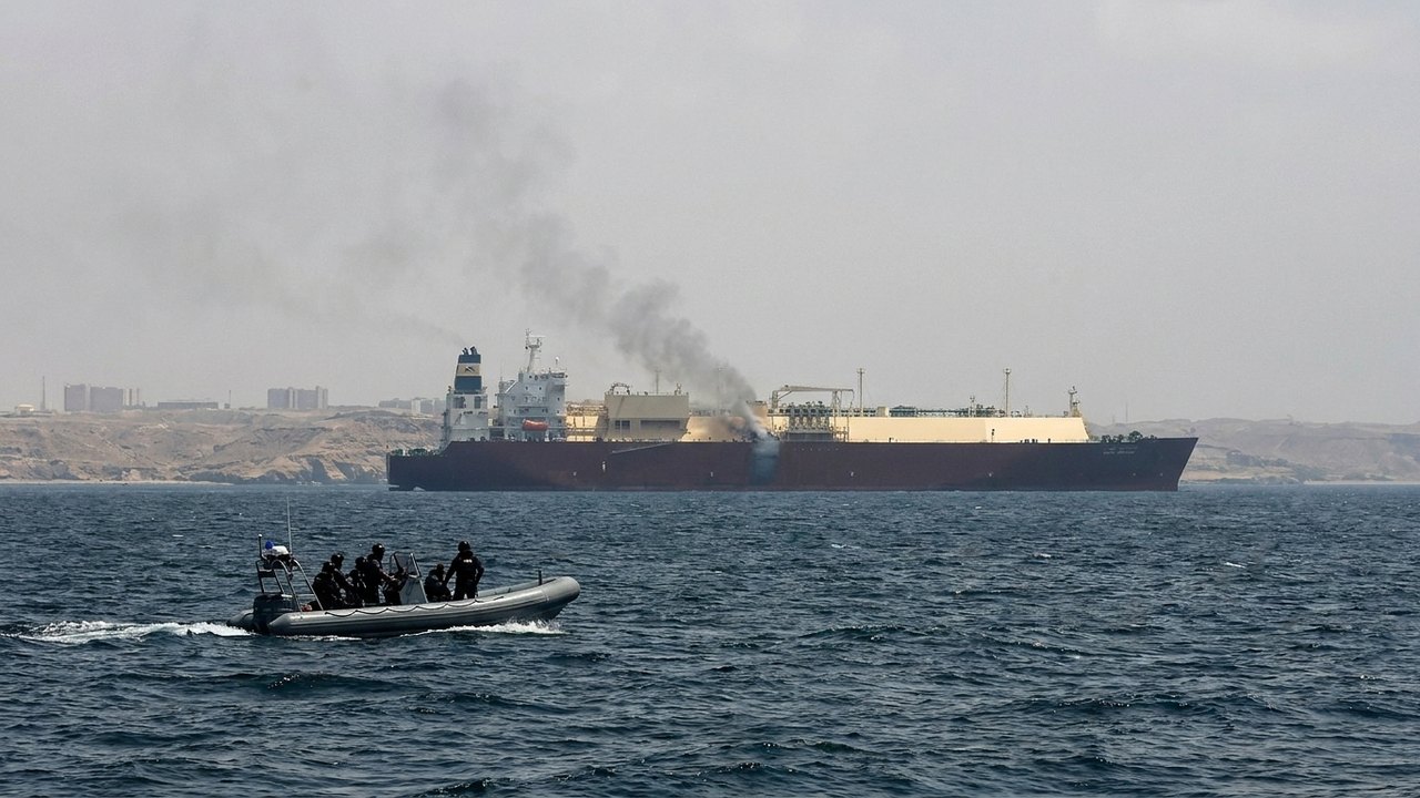 Navio de gás natural liquefeito sofre incidente no Iêmen, diz Marinha britânica