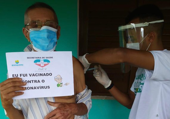 Mais de 180 idosos do município de Branquinha já receberam a primeira dose contra a COVID-19