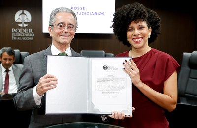 12 técnicos judiciários são empossados pelo presidente Fábio Bittencourt
