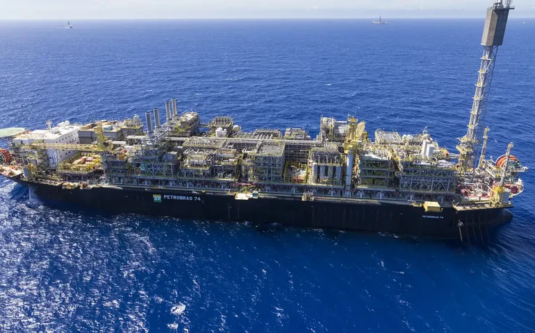 Petrobras identifica possível presença de petróleo na Bacia de Santos