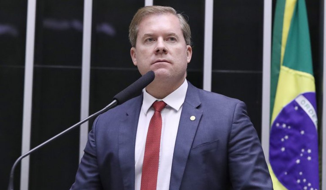 Deputado bolsonarista emplaca irmã em cargo federal em Alagoas