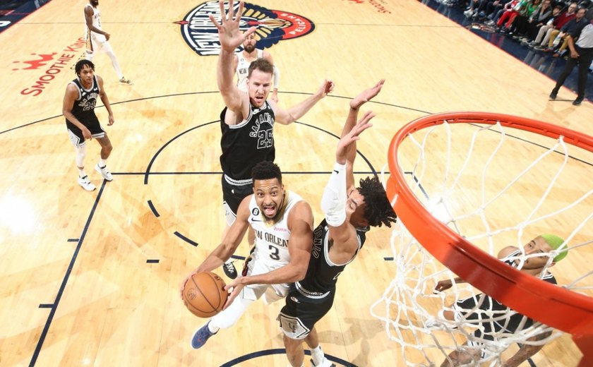 McCollum brilha, Pelicans derrotam Spurs em casa e reagem na NBA
