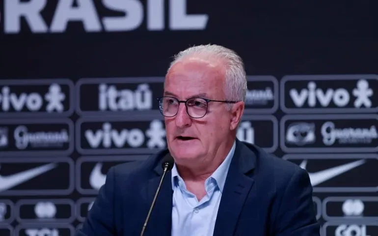 Procura-se 'camisa 9': lesões e má fase fazem Dorival 'abrir mão' de centroavante na seleção