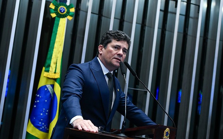 Hacker diz que Moro é 'criminoso contumaz', e senador rebate: 'Bandido aqui é o senhor