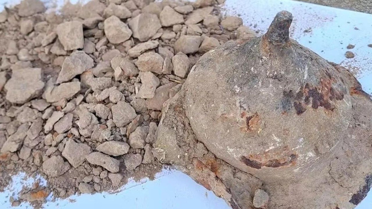 Homem encontra restos de guerreiro de 1,8 mil anos em ferro-velho na Polônia