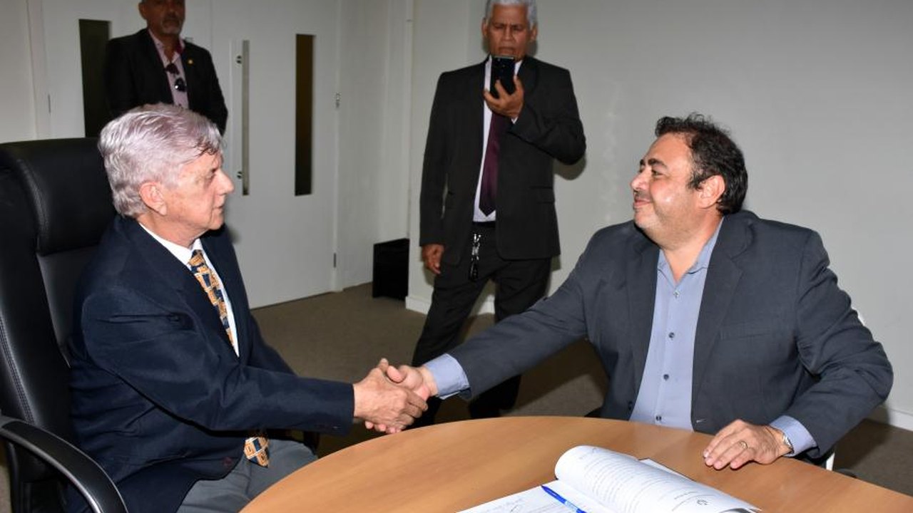 Governador Klever Loureiro empossa Arthur Ferreira como novo Auditor de Finanças e Controle de Arrecadação da Fazenda Estadual