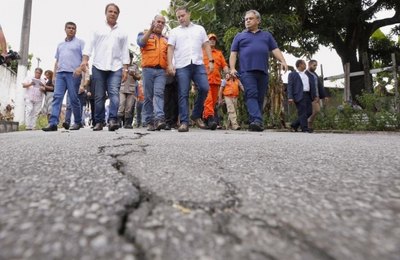 Governador inspeciona bairro do Pinheiro e cria Grupo de Trabalho de engenharia