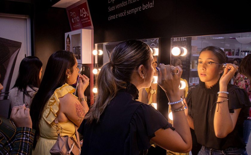 Prefeitura disponibiliza espaço de maquiagem e perfumaria durante os shows no Polo Carlos Moura