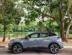 Peugeot aposta na tecnologia híbrida e amplia vendas da linha 2008 2026 - Sérgio Dias (1).jpeg 