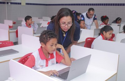 Inovação: Estudantes de escolas da Prefeitura de Penedo fazem prova 100% digital