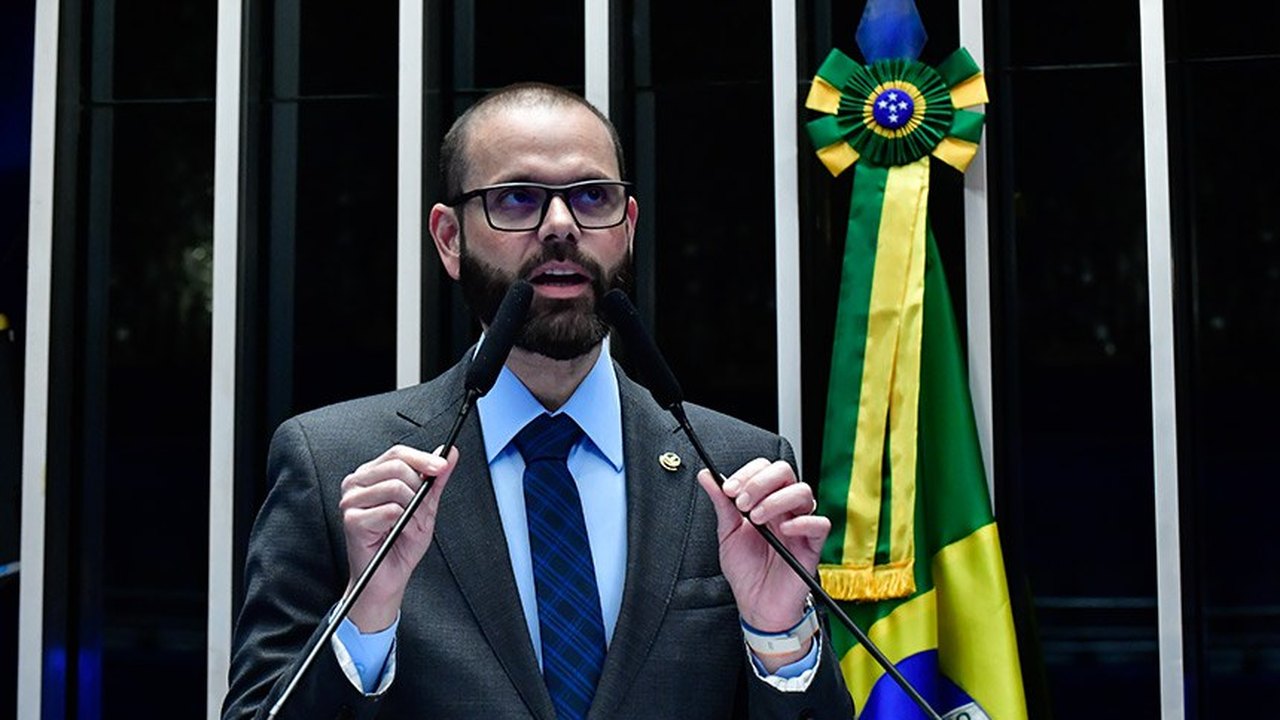 Jorge Seif defende projetos que garantem exclusividade a mulheres biológicas