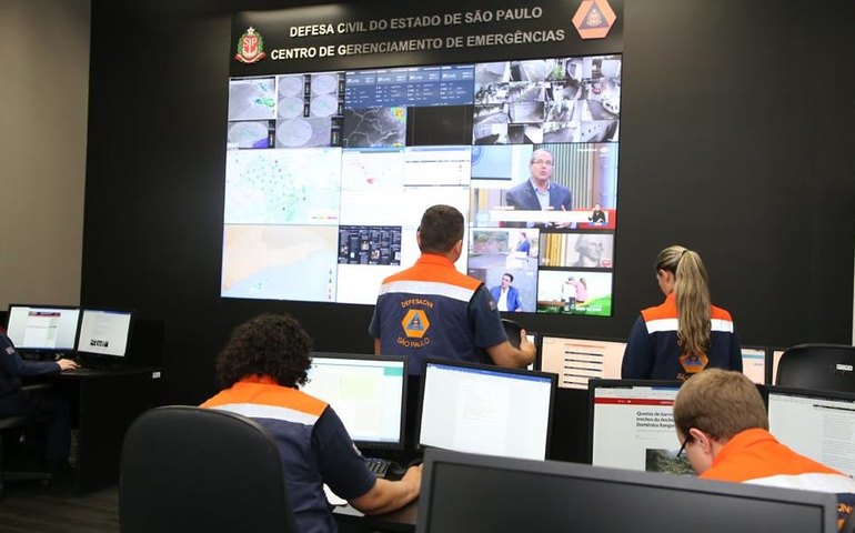 Governo de SP emite alerta de risco elevado de incêndios florestais para 16 regiões