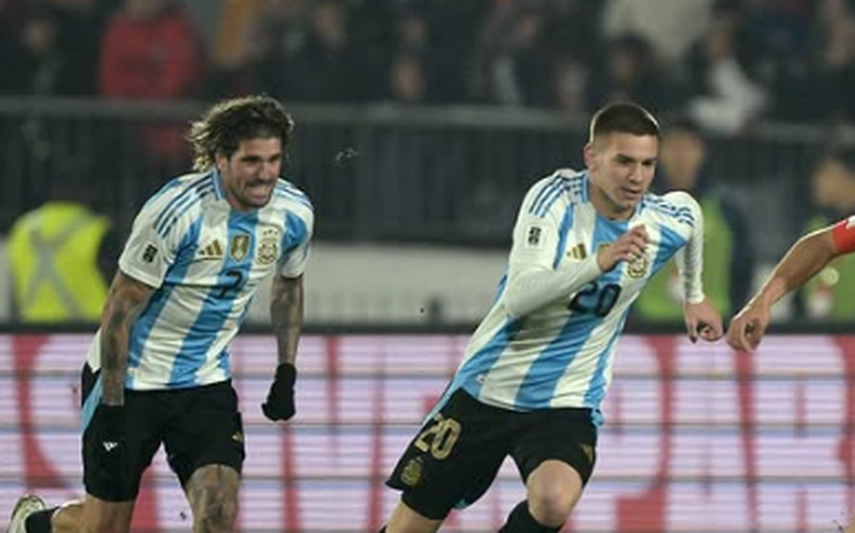 Argentina vence em Santiago e deixa Chile praticamente fora da Copa do Mundo