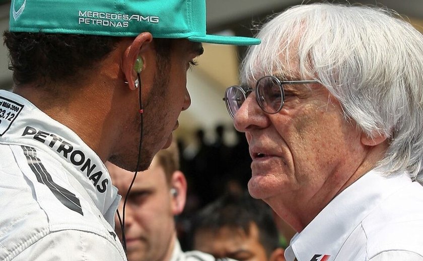 Ecclestone se encontra com pai de Hamilton e diz que piloto deixará F-1 em 2022