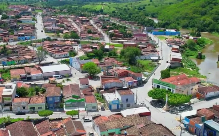 Terror no riacho: homens assediam criança, pedem beijos e a ameaçam com facão em Quebrangulo