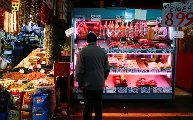 CPI da Turquia desacelera à taxa anual de 51,97% em agosto, em linha com o esperado