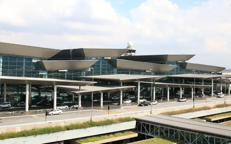 Aeroporto de Guarulhos inaugura espaço próprio para embarque em carros de aplicativo