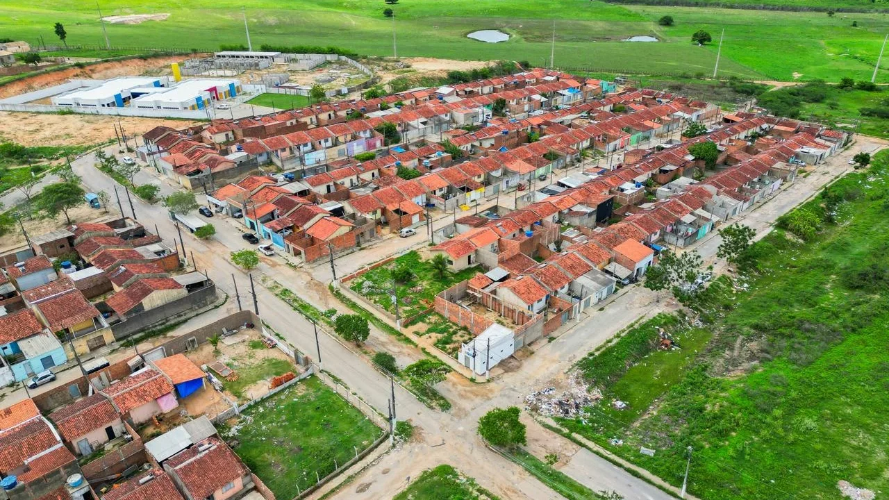 Prefeito Luciano Barbosa assina ordem de serviço para obras no Vale do Perucaba nesta segunda (6)