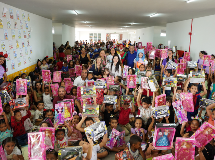 Prefeitura de Campo Alegre distribui 2.500 brinquedos para alunos do município