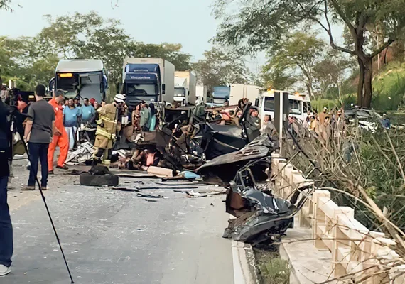 Acidente em rodovia deixa 22 mortos em Minas Gerais