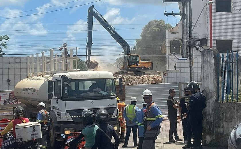 Prédio onde funcionava Colégio Batista de Bebedouro é demolido em Maceió