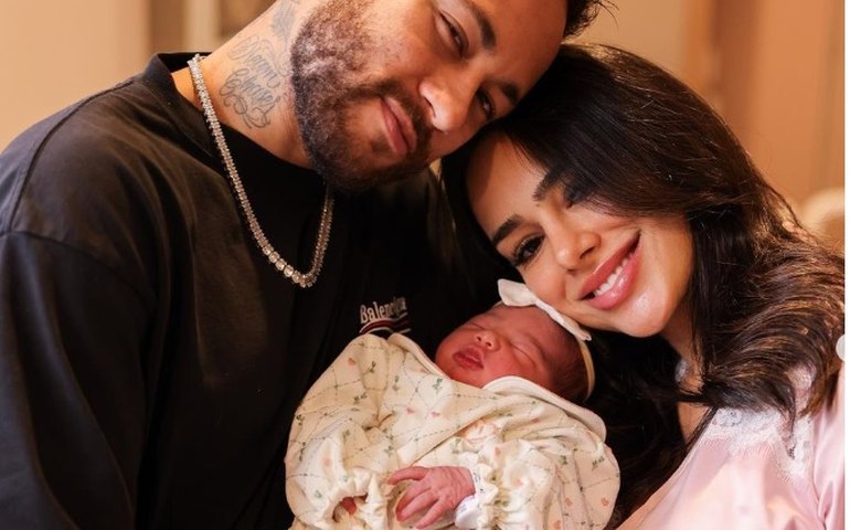 Neymar e Bruna Biancardi passam o feriado juntos com filha em Mangaratiba