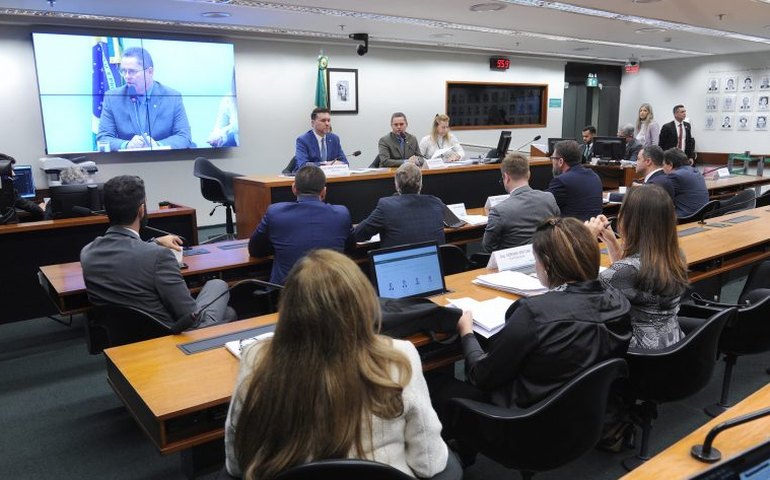 Conselho de Ética vota parecer preliminar sobre denúncia contra Lindbergh Farias