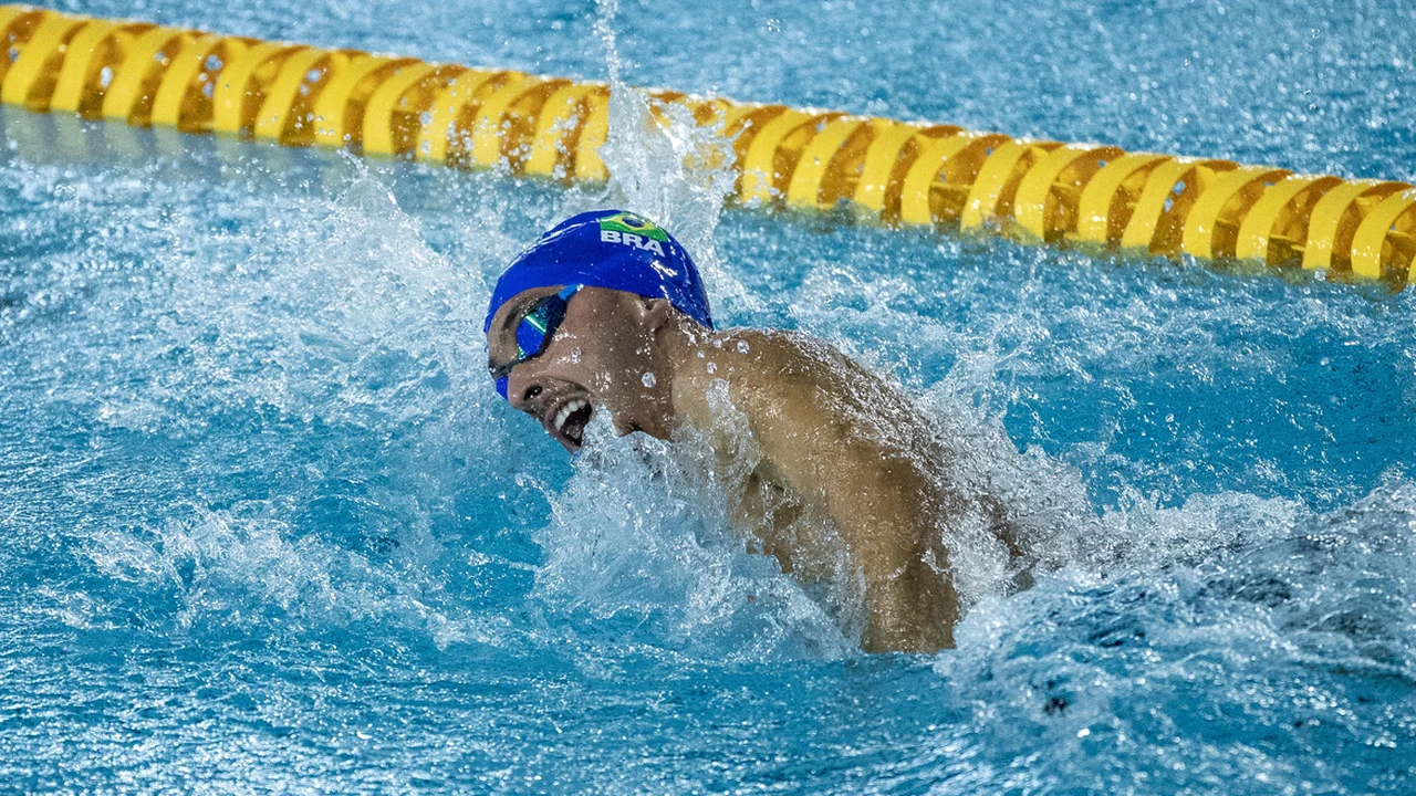 Brasil conquista ouro no revezamento 4x200m e mais três medalhas na natação no Pan de Santiago