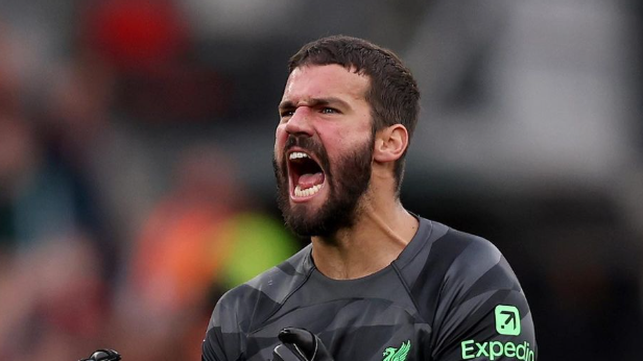 Alisson vê dezembro desafiador para o Liverpool e pede foco ao time nos clássicos