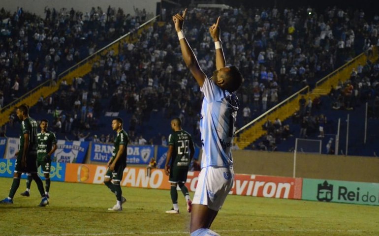 Londrina vence e deixa Guarani na zona de rebaixamento da Série B