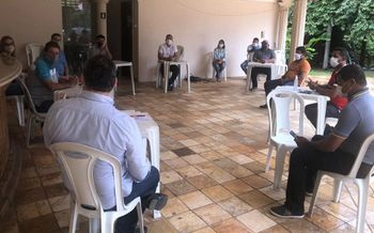 Secretário de saúde apresenta para vereadores as ações contra a covid-19 no município