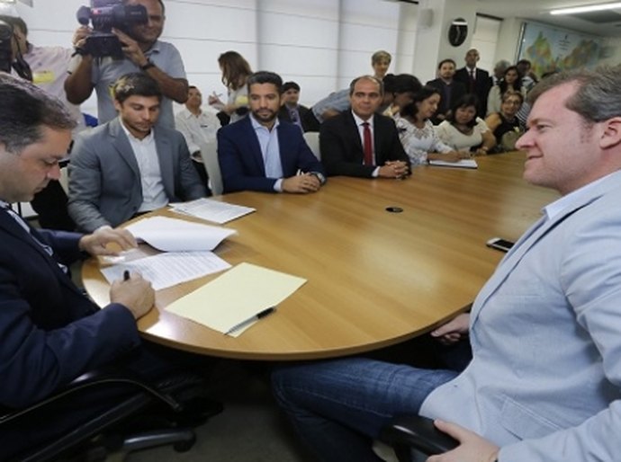 Renan Filho viabiliza investimentos para o turismo, junto com caixa econômica