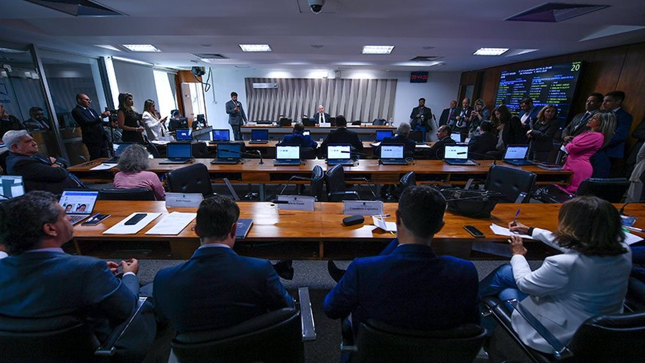 Regulamentação da atividade que conduz os navios nos portos será votada na CI
