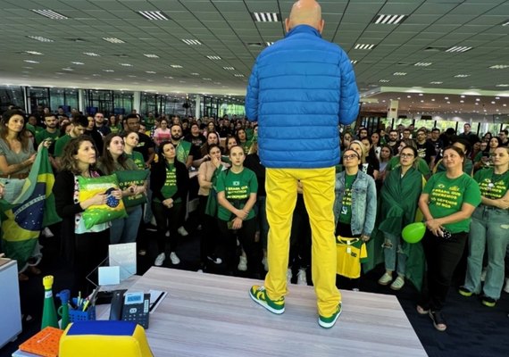 Empresário censurado foi recebido com festa por colaboradores