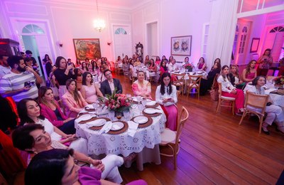 Da luta à superação: jantar reúne pacientes e profissionais em noite de homenagem no Outubro Rosa