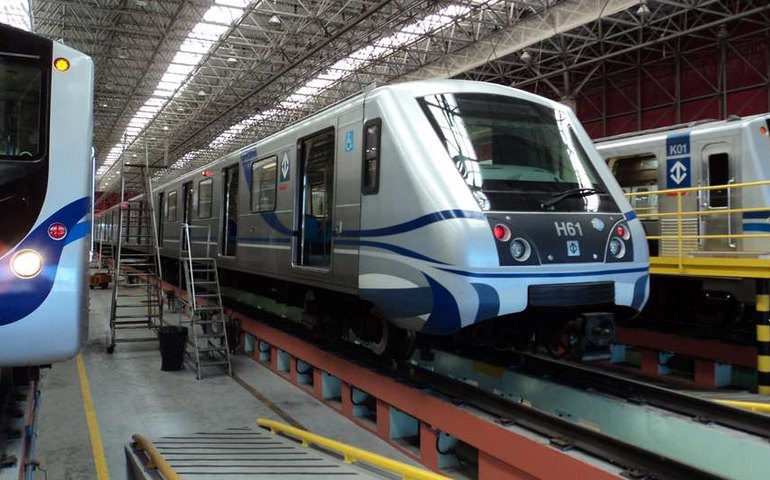 Metrô de SP avalia reduzir contrato de limpeza e desligar escadas rolantes