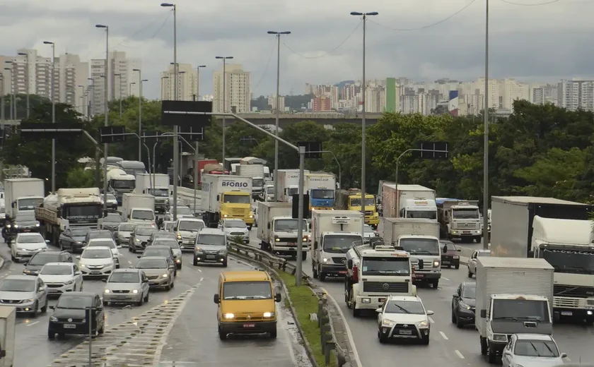 Nova pista expressa da Marginal Pinheiros tem trânsito liberado