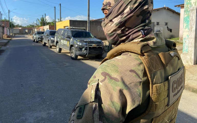 Operação Alto Cerco cumpre mandados de busca e apreensão em Rio Largo
