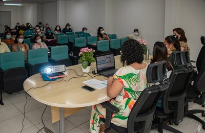 Saúde promove reunião com psicólogos vinculados ao município