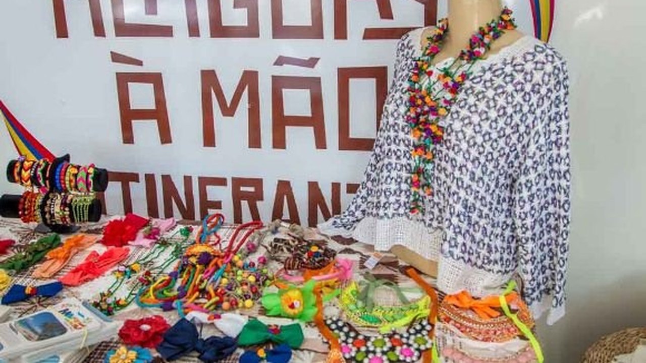 Artesanato alagoano atrai turistas que chegam a Maceió no navio Pacífica