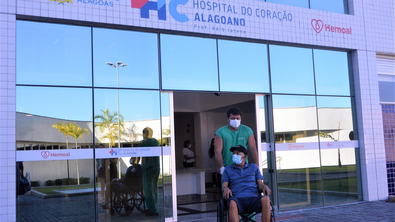  Hospital do Coração Alagoano realiza primeiro procedimento de endoprótese de aorta abdominal 