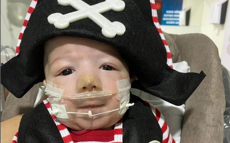 Esposa de Zé Vaqueiro fala sobre evolução de saúde do filho do casal