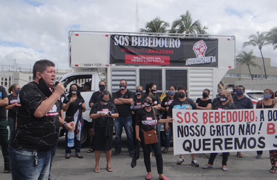 Moradores de Bebedouro protestam contra a Braskem e exigem indenizações já