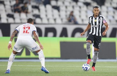 Botafogo vence o Bahia em casa e entra no G-4 do Brasileirão pela primeira vez