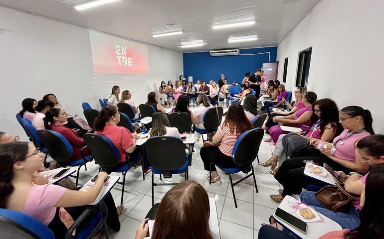 Casal promove roda de conversa sobre autocuidado no Outubro Rosa