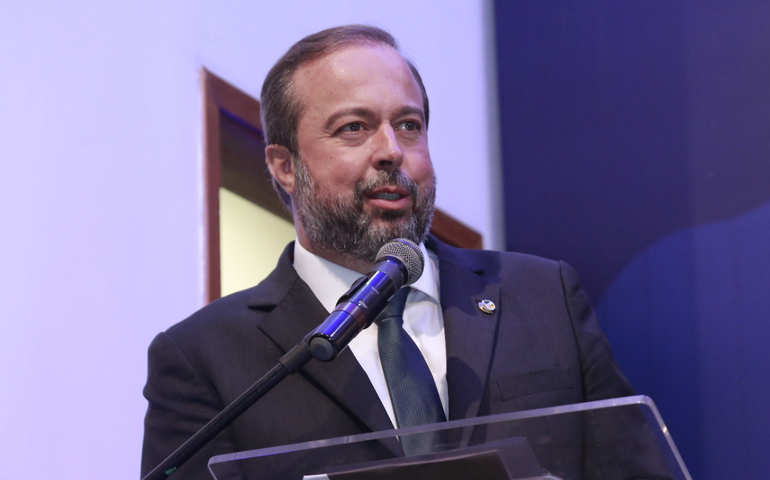 Ministro de Minas e Energia se reúne com diretor-geral da PF para falar do apagão