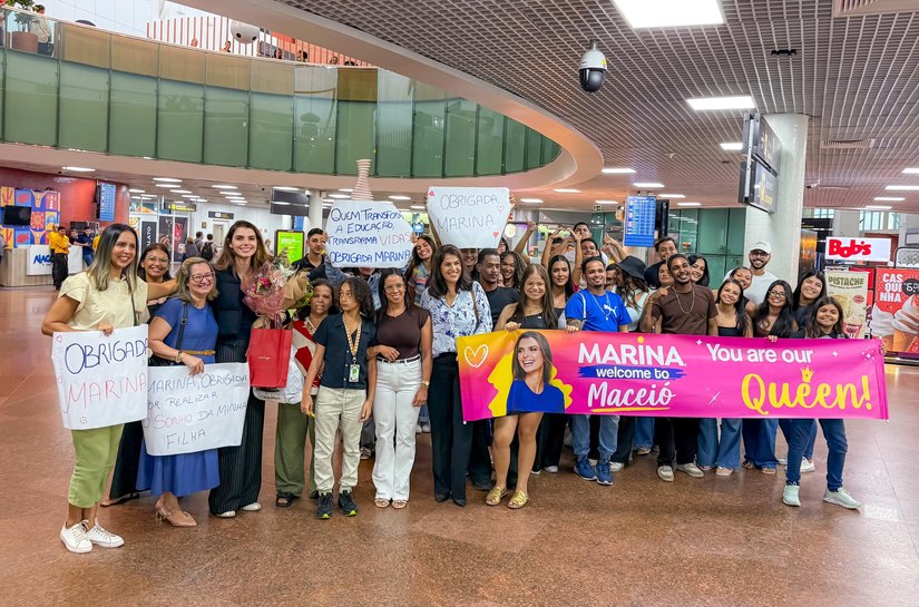 Eterna  primeira-dama, Marina JHC é recepcionada com homenagem de mães de estudantes do Maceió Abraça o Mundo