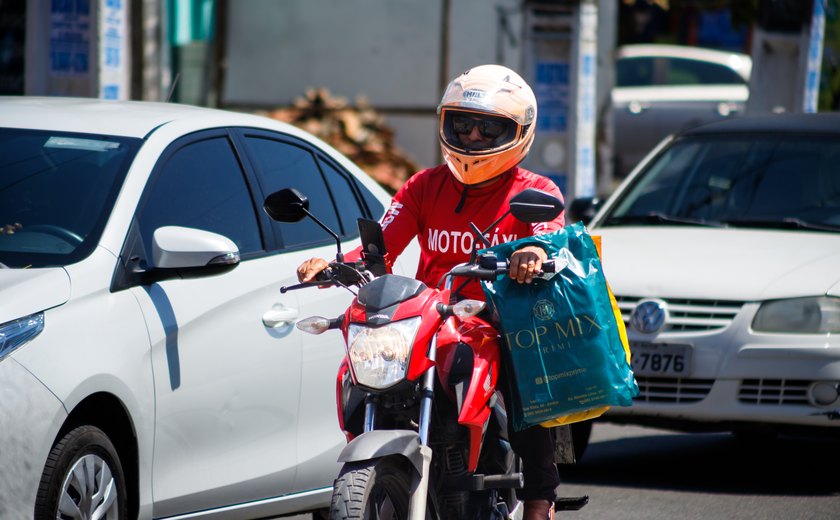 Atenção, motociclistas: veja regras e exigências para trabalhar como motofrete e mototáxi