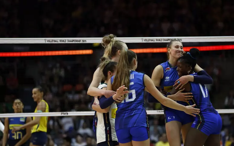 Itália leva ouro no Mundial de Vôlei e Brasil, bronze